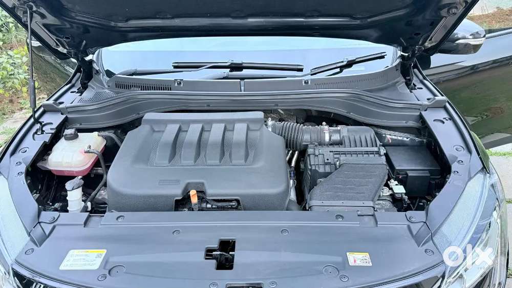 Mahindra Xuv700 2024 Petrol 15000 Km Driven 7 Seater