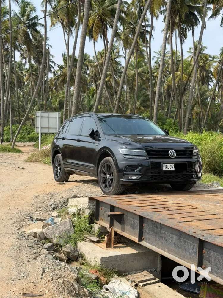 Black Beauty  Volkswagen Tiguan Allspace | Awd | Premium 7-seater |