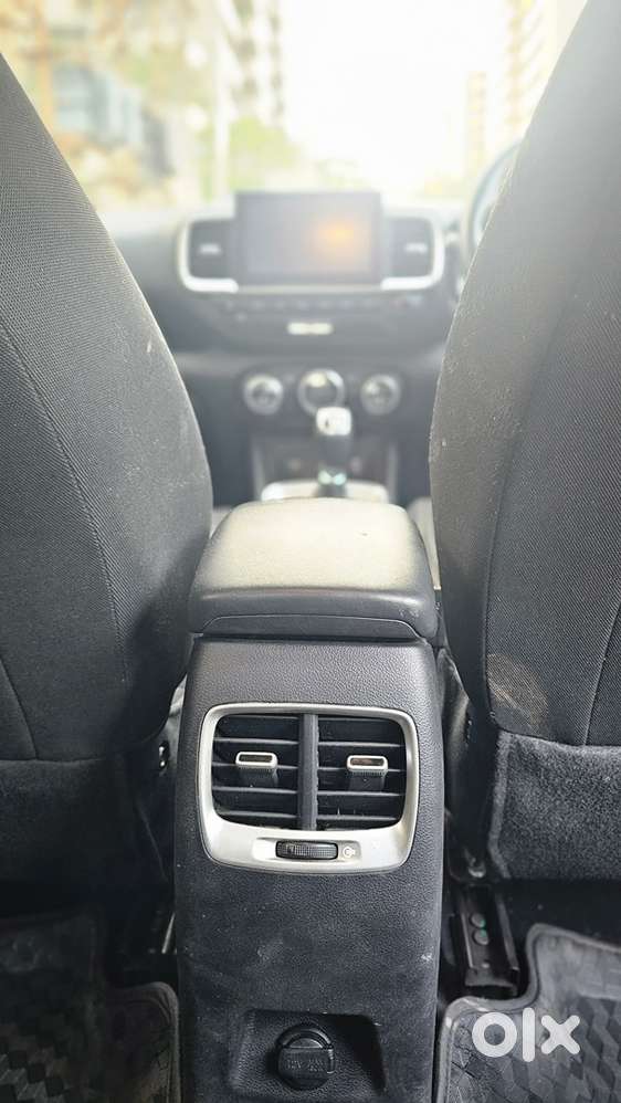 Hyundai Venue Petrol Automatic 2021