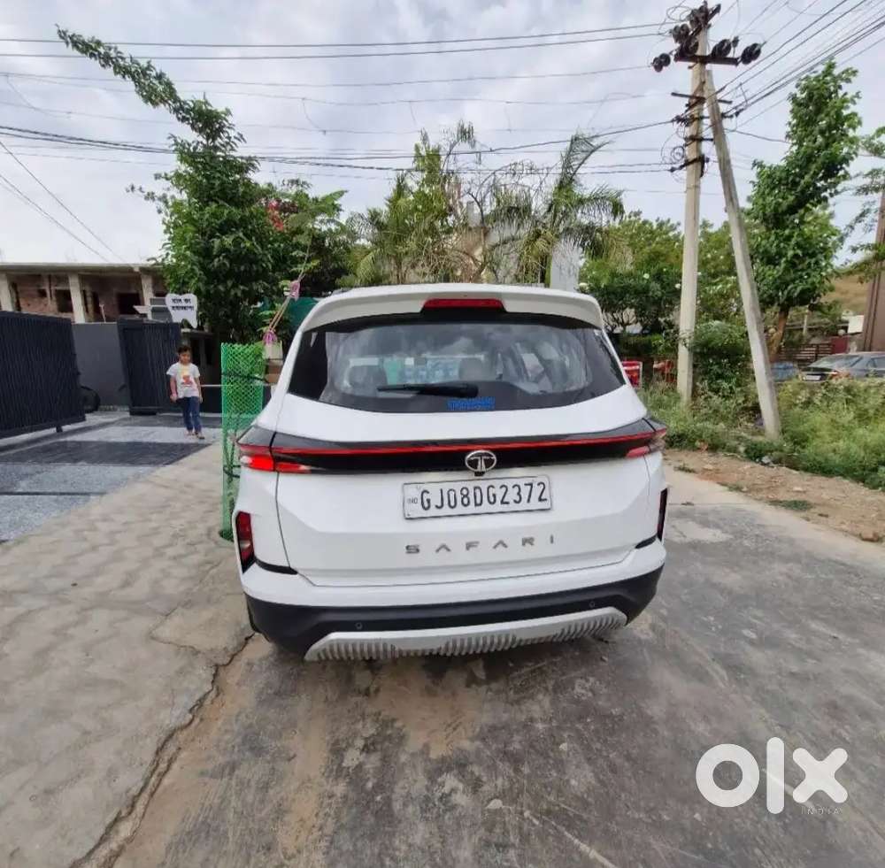 Tata Safari Pure Plus 2024