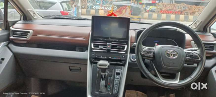 Toyota Innova Hycross 2.0 Zx (o) Hybrid 7 Str, 2023, Petrol