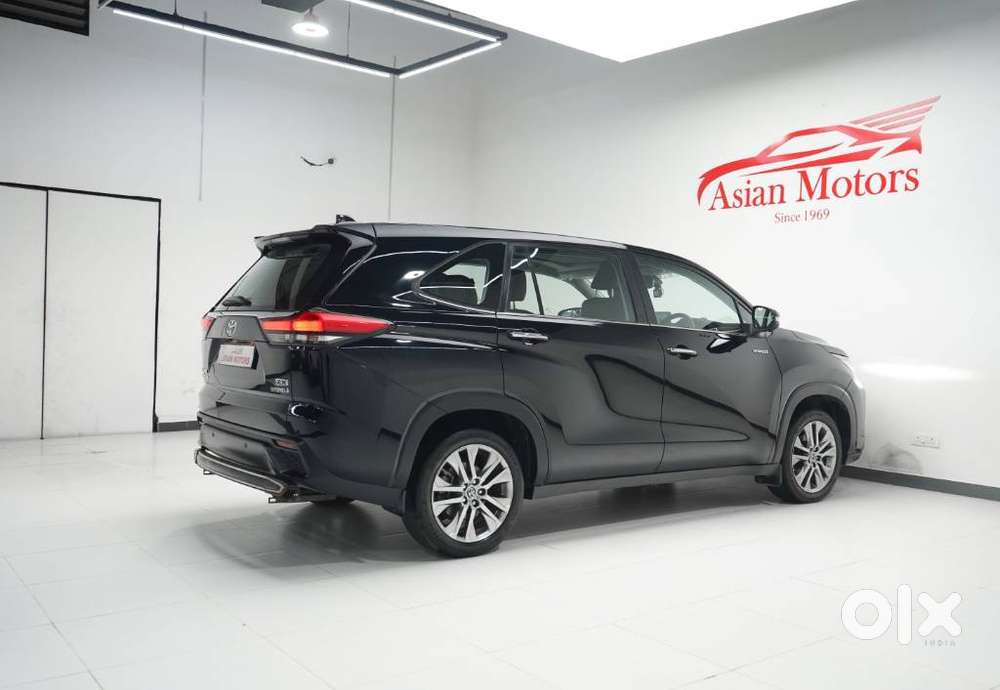 Toyota Innova Hycross 2.0 Zx (o) Hybrid 7 Str, 2023, Petrol