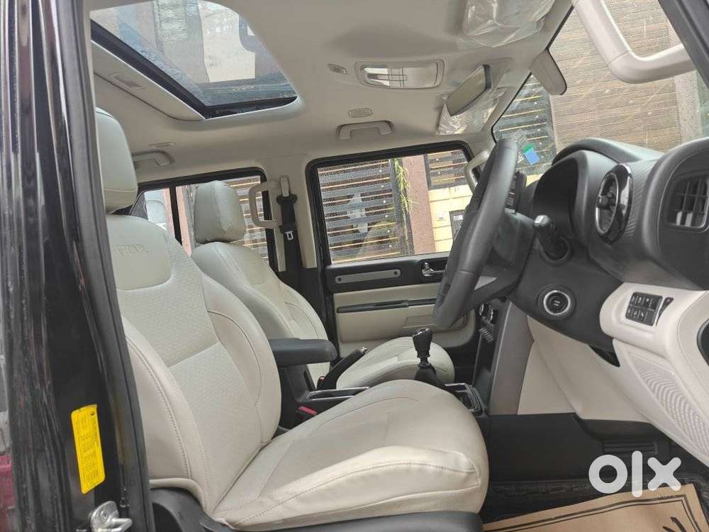 Mahindra Thar Roxx Mx5 Petrol Mt 2wd, 2025, Petrol