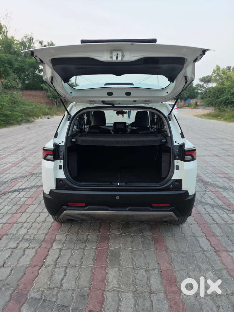 Maruti Suzuki Brezza 1.5 Lxi Smart Hybrid, 2024, Petrol