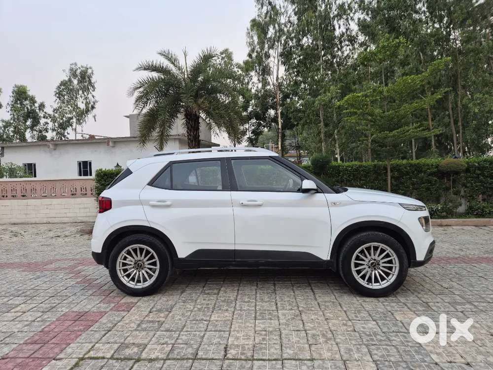 Hyundai Venue 2021 Petrol 71000 Km Driven