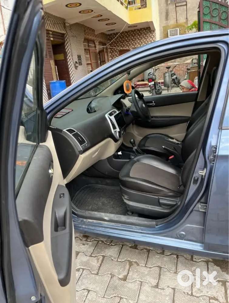 Hyundai I20 Magna 2012 Second-owner Car