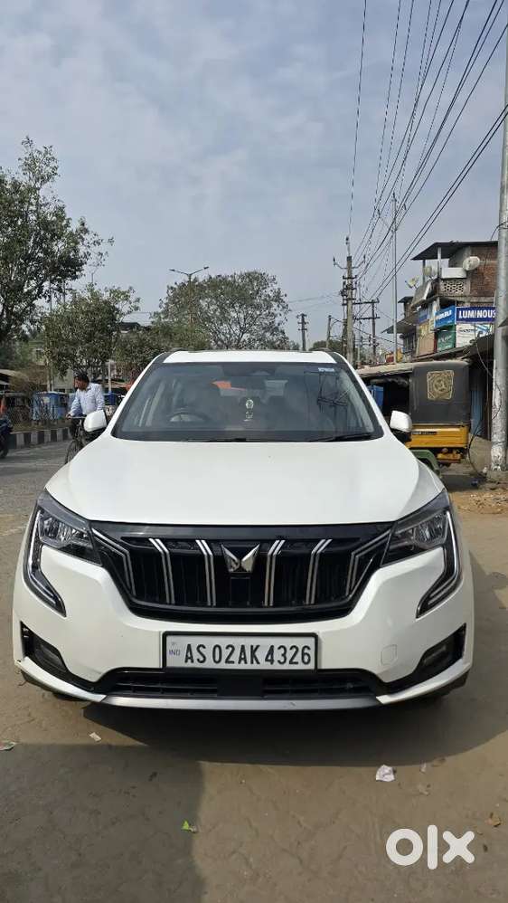 Mahindra Xuv700 Ax7 Mt Diesel White  55k Km  Loaded Features
