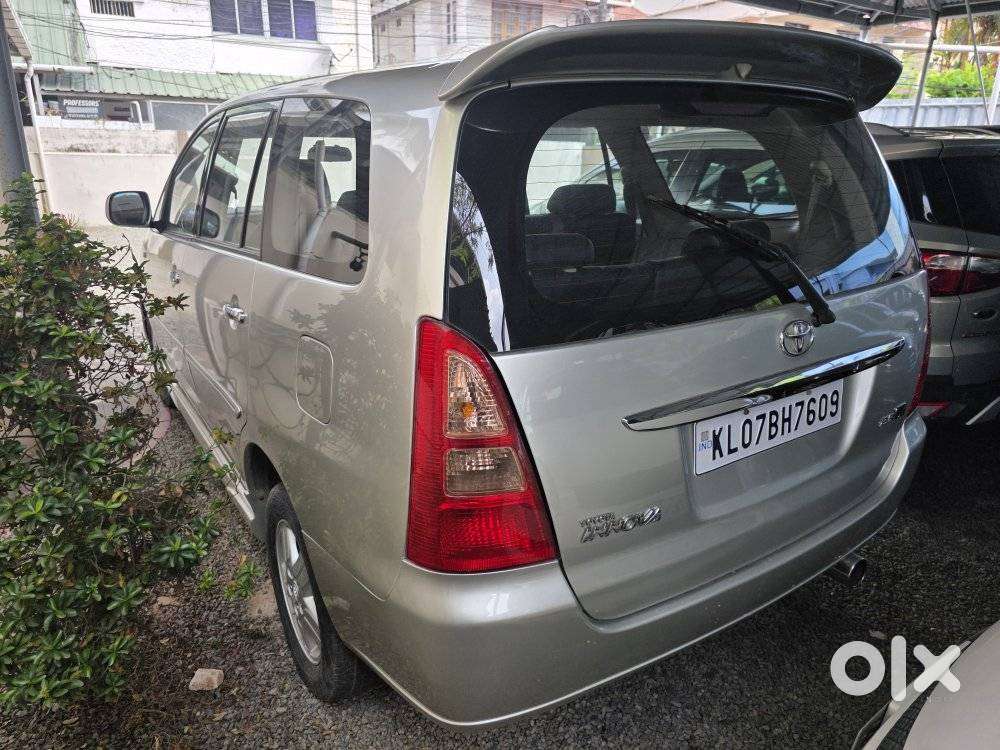 Toyota Innova 2.5 Vx 8 Seater Bs Iv, 2008, Diesel