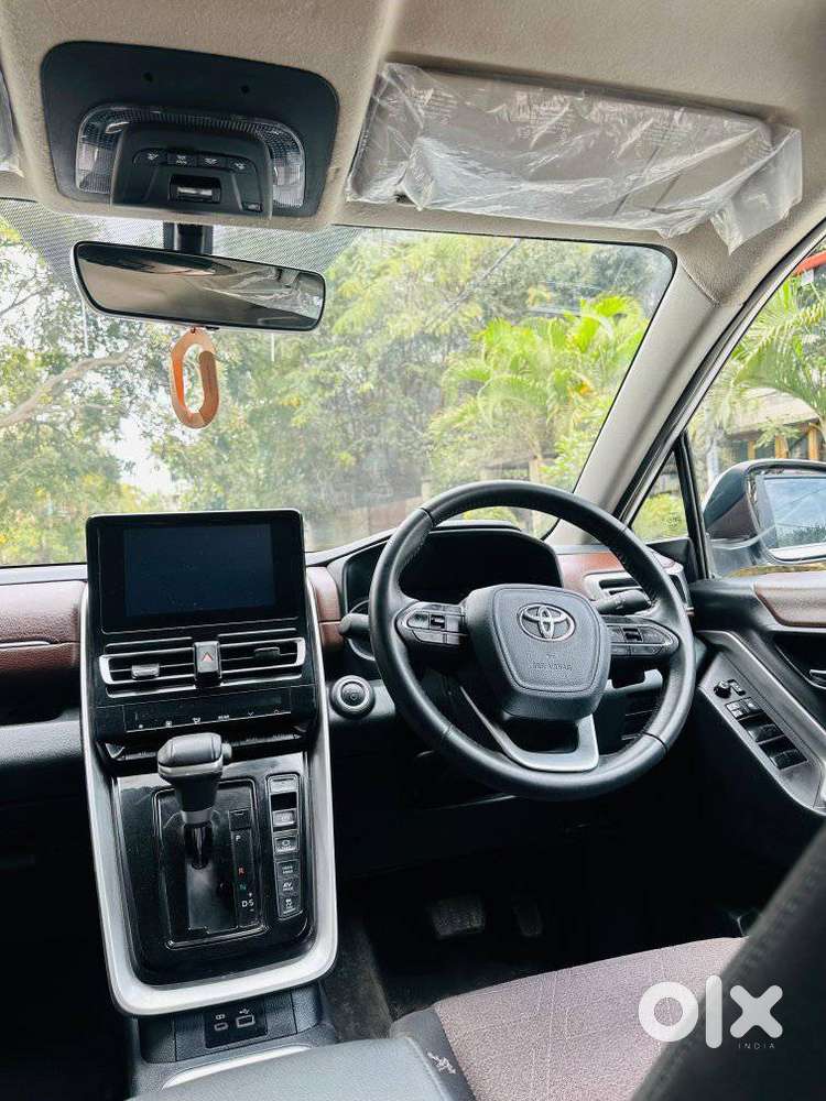 Toyota Innova Hycross 2.0 Vx Hybrid 7 Str, 2024, Petrol