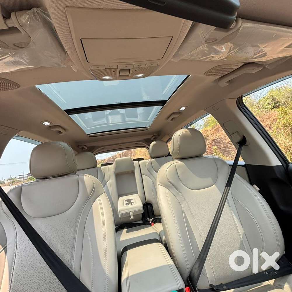 Mahindra Xuv700 2023 Petrol Automatic Well Maintained