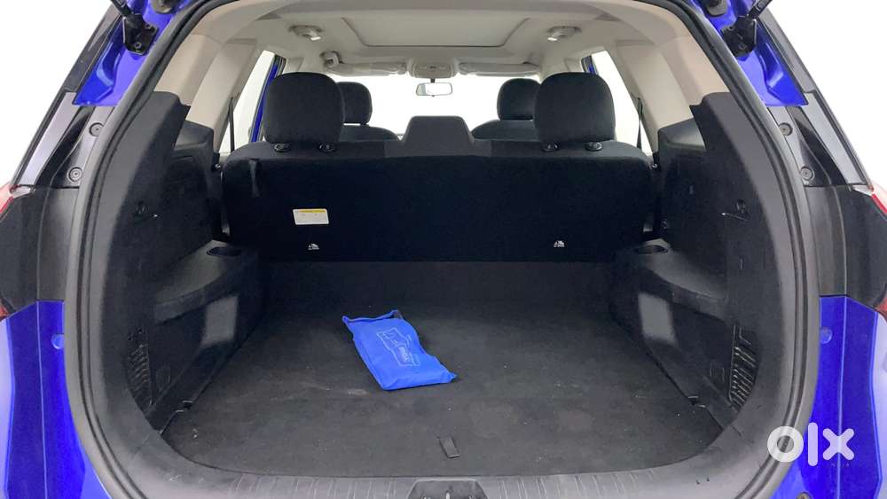 Mahindra Xuv700 2.0 Ax 5 Petrol Mt Str, 2022, Petrol