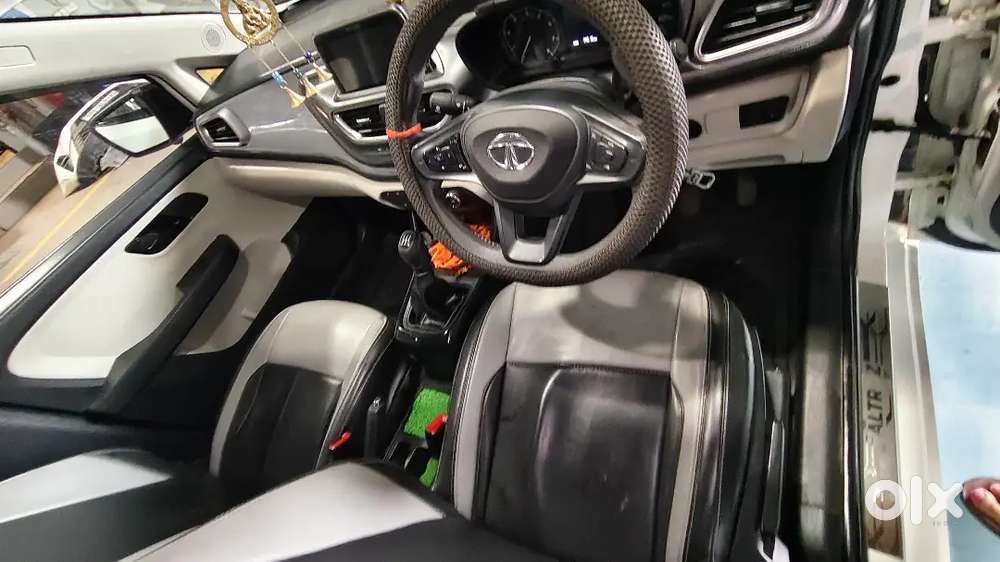 Urgent Sale : Tata Altroz 2023 Xm Plus (s) 1st Owner  Under Warranty