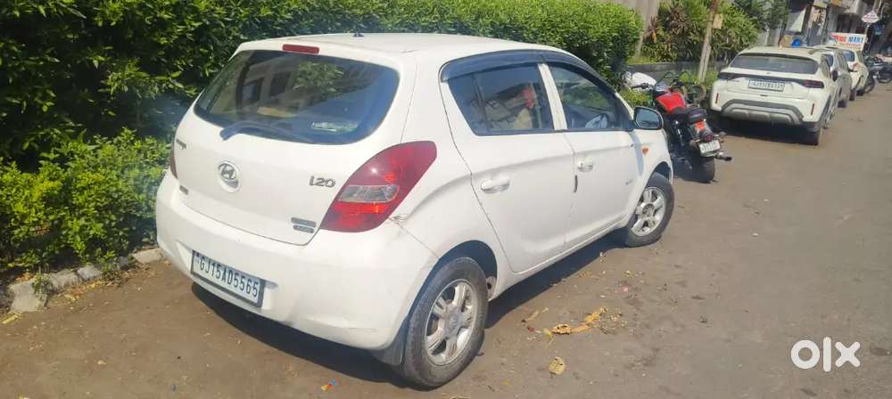 White I20 Asta