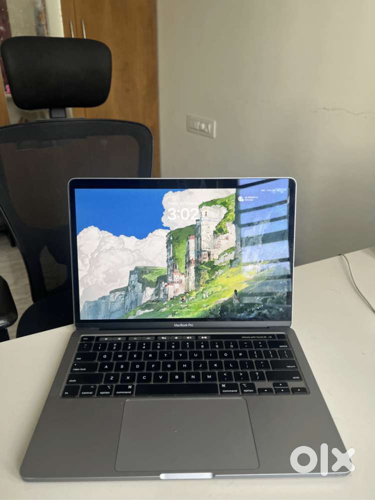 MacBook Pro 13 2020 i5 8GB 256GB Touch Bar, with box