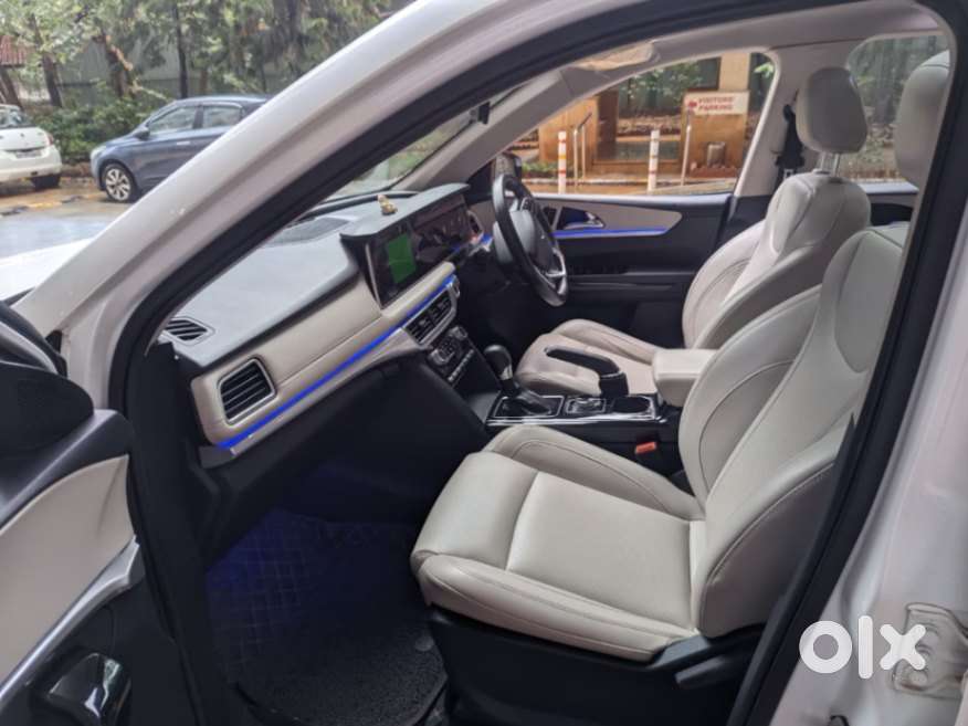 Mahindra Xuv700 2.0 Ax 7 Petrol At Str, 2022, Petrol