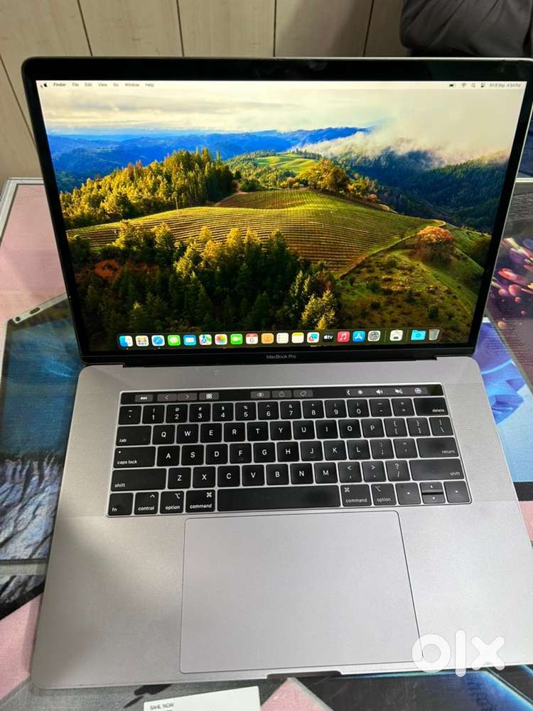 Apple macbook pro A1990 i9 processor. 16gb ram 512gbssd. 5.5gb graphic