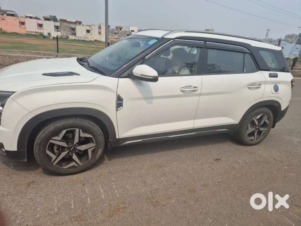 Hyundai Alcazar 2024 Petrol Well Maintained