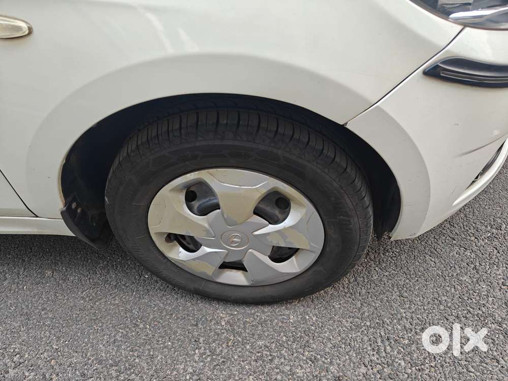 Tata Tiago 1.2 Revotron Xt (o), 2016, Petrol