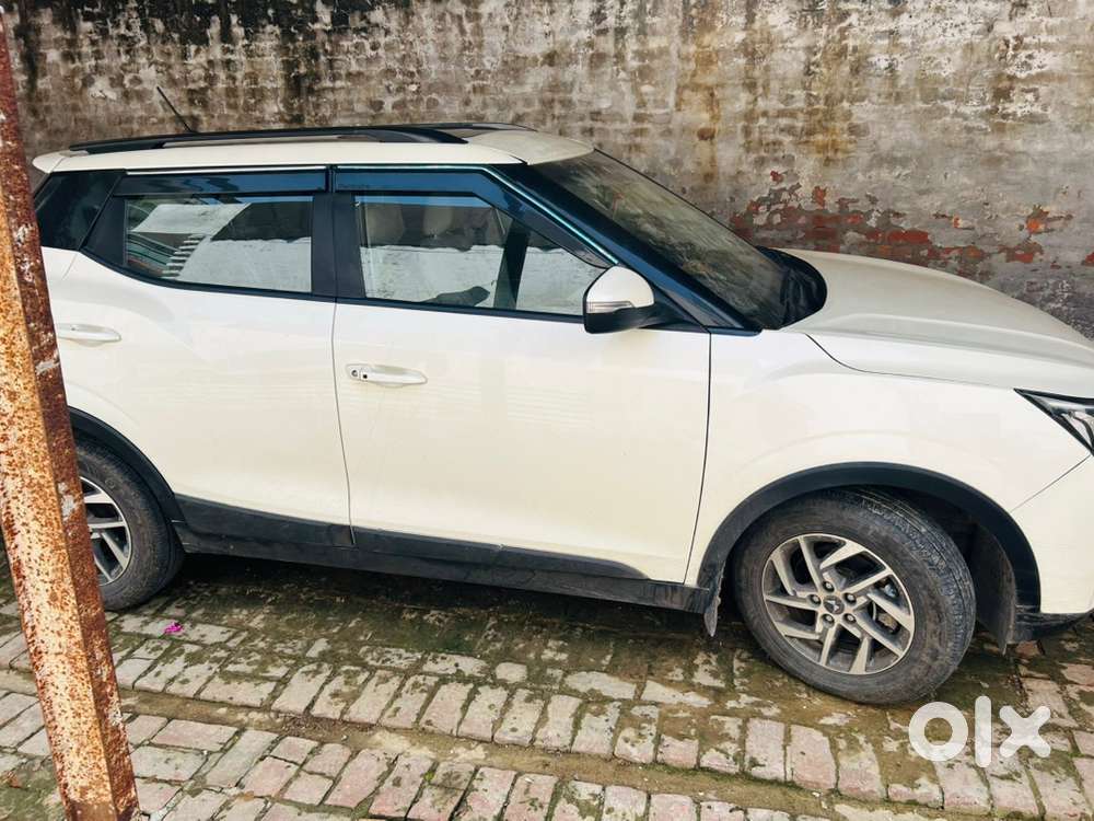 Mahindra Xuv300 2023 Petrol Well Maintained