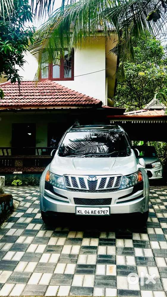Family Used Xuv 500 W8