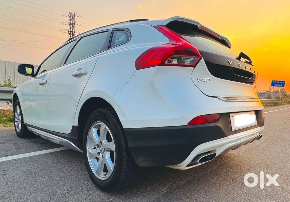 2016 Volvo V40 Country Petrol
