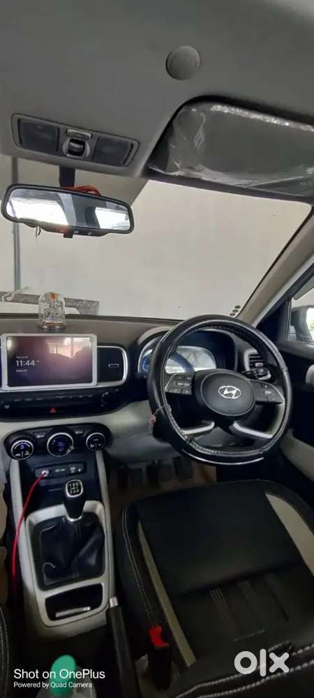 Hyundai Venue Petrol Manual 2024