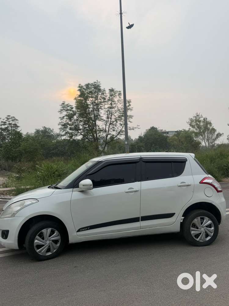 Maruti Suzuki Swift Vxi + Manual, 2013, Cng & Hybrids