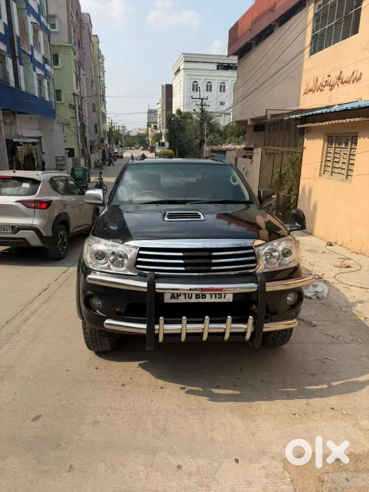 Toyota Fortuner Legender 2011diesel 179872 Km Driven