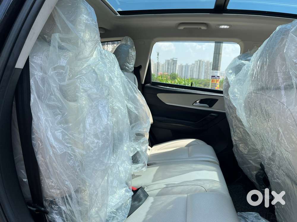 Mahindra Xuv700 2.0 Ax 7 Petrol At Luxury Pack Str, 2024, Petrol