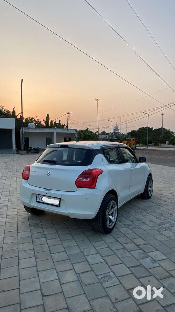 Maruti Suzuki Swift 1.3 Zxi, 2023, Petrol