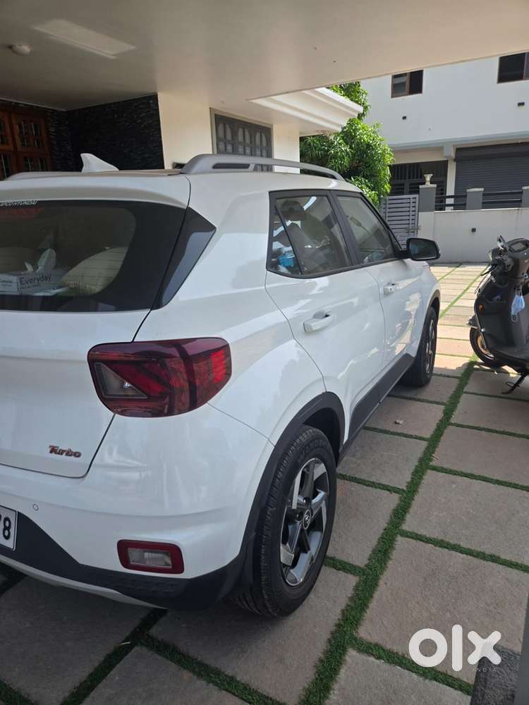 Hyundai Venue 2020 Petrol 30000 Km Driven