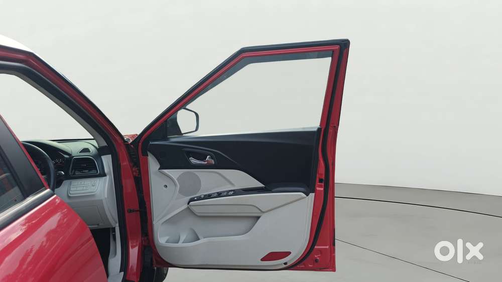 Mahindra Xuv300 W8 (o) 1.5 Diesel Amt, 2022, Diesel