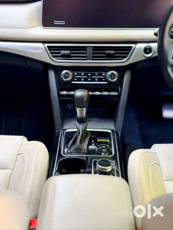 Mahindra Xuv700 2.0 Ax 7 Petrol At Luxury Pack Str, 2022, Petrol