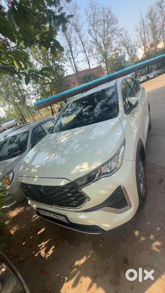Toyota Innova Hycross 2025