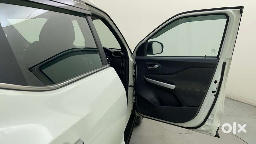 Nissan Magnite 1.0 Xv Premium Dual Tone, 2024, Petrol