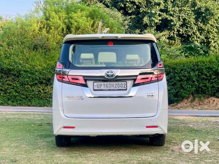 Toyota Vellfire 2.5 Executive Lounge, 2022, Petrol