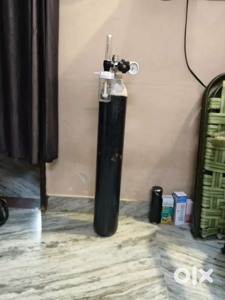 OXYGEN CYLENDER 10 LTR IRON BODY BLACK WITH METER