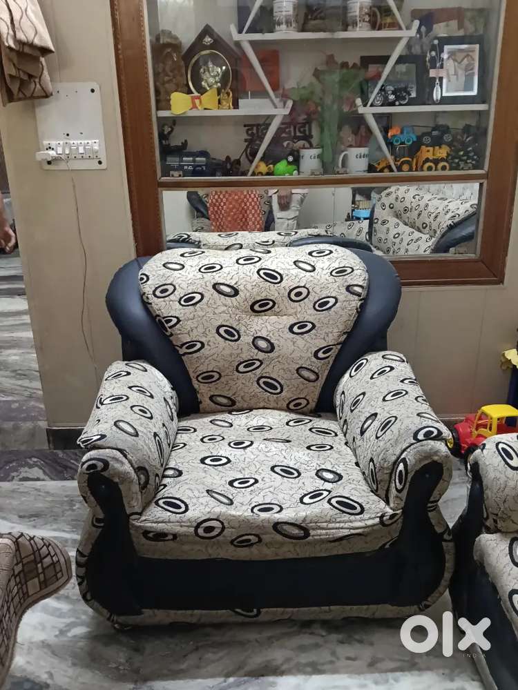 It's a sofa set 8 to 9 yr old in fine condition.