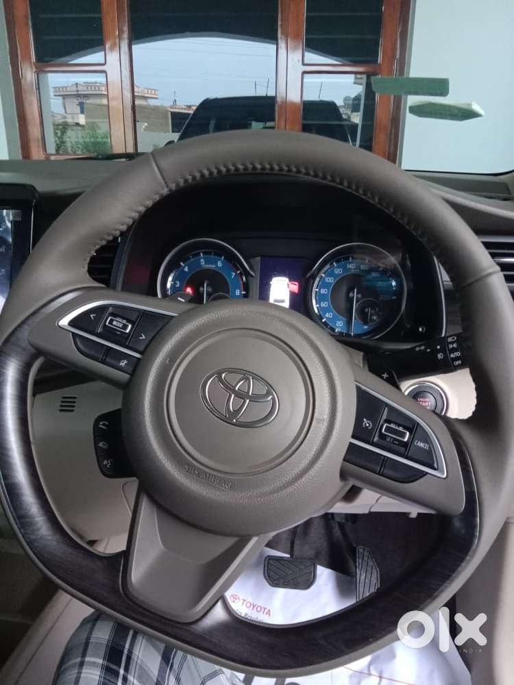 Toyota Rumion V At Petrol 2025