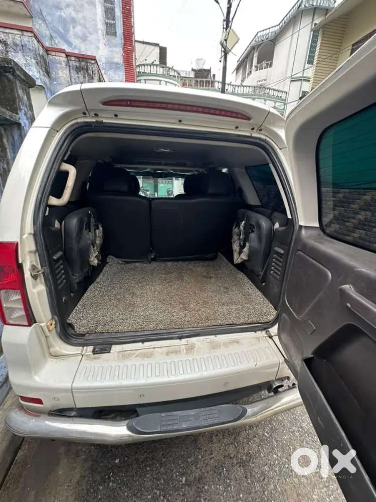 Tata Safari Storme 2015