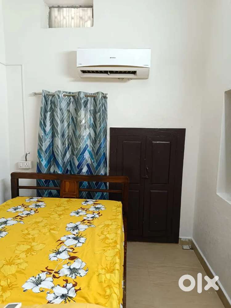 Fully Furnished AC 1 RK Rent in Nelakondapalli Main Road