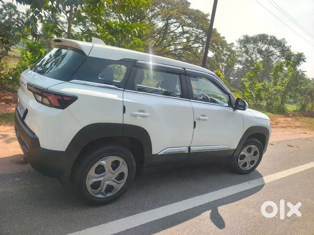 Maruti Suzuki Brezza Vxi 2024