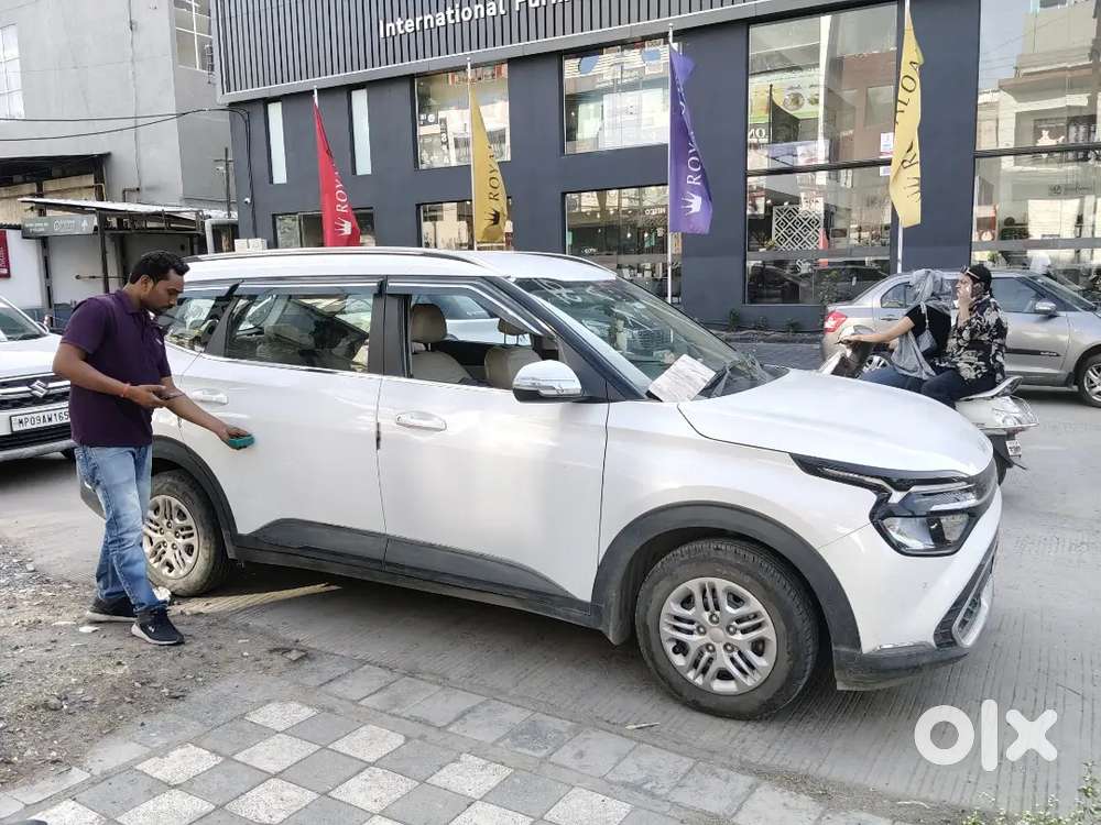 Kia Carens 2023 Petrol 10500 Km Driven