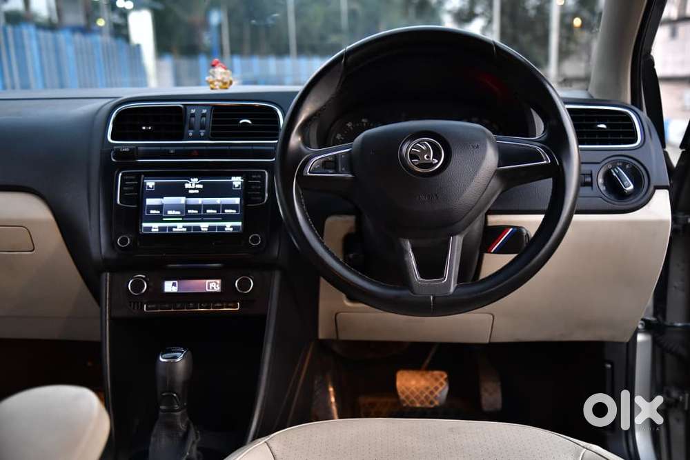 Skoda Rapid [ ] 1.6 Style Plus Mpi At, 2017, Petrol