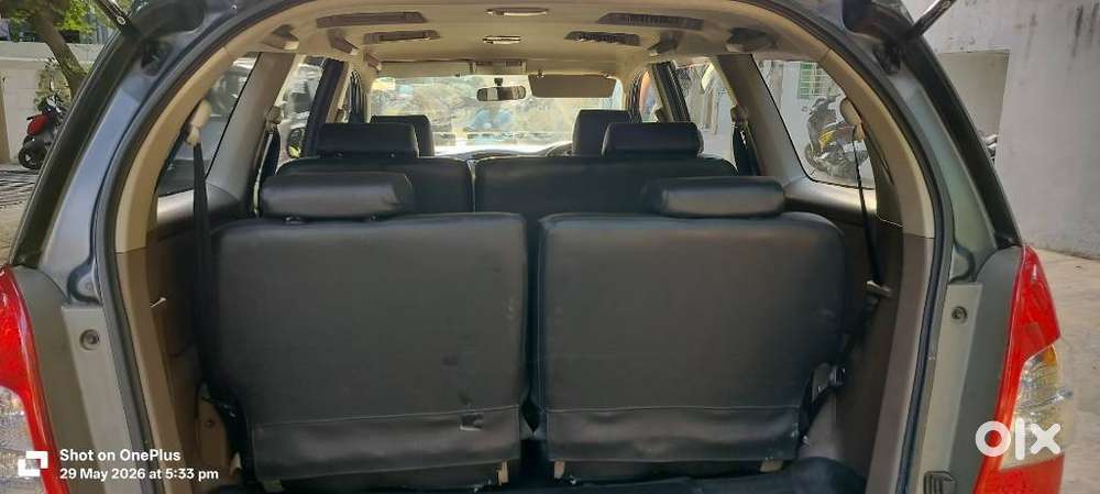 Toyota Innova 2.5 G (diesel) 8 Seater Bs Iv, 2016, Diesel