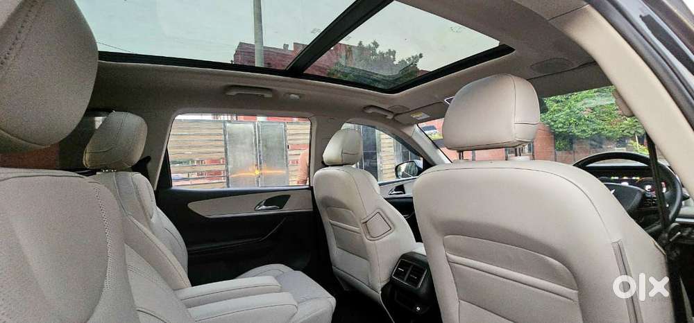 Mahindra Xuv700 2.0 Ax 7 Petrol At Luxury Pack Str, 2024, Petrol