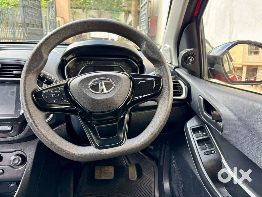 Tata Tiago 1.2 Revotron Xza, 2023, Petrol