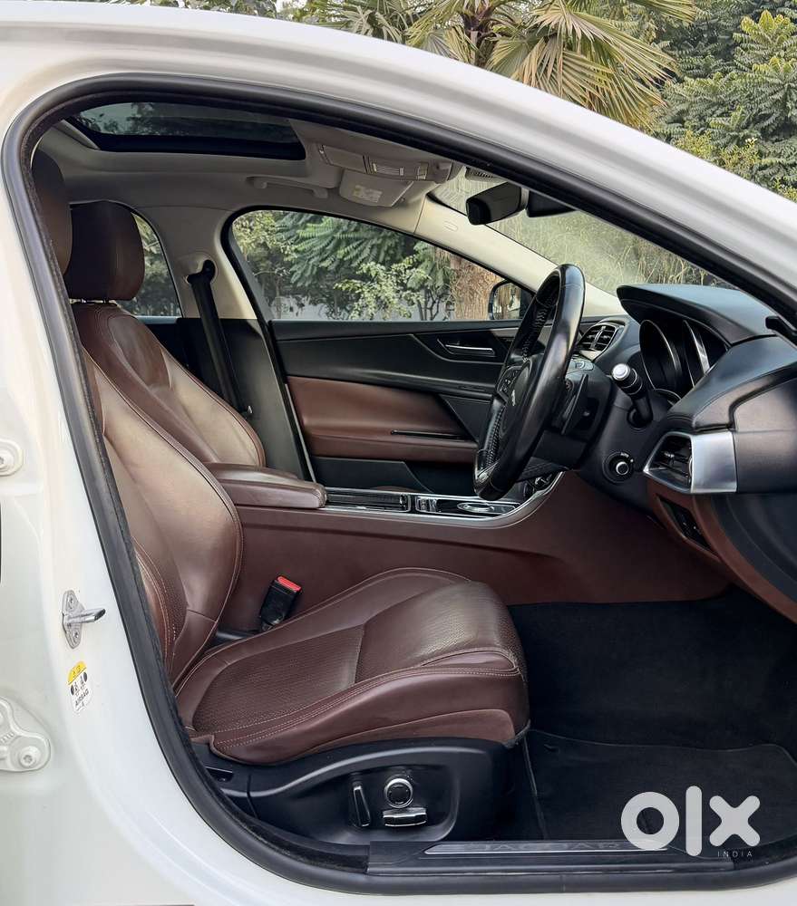 Jaguar Xe Portfolio, 2019, Petrol