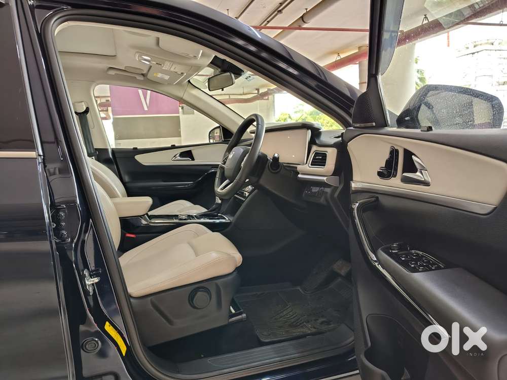 Mahindra Xuv700 2.0 Ax 7 Petrol At Luxury Pack Str, 2023, Petrol