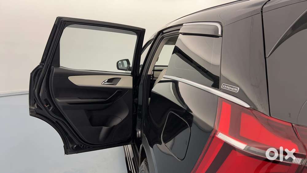 Mahindra Xuv700 2.2 Ax 7 Diesel At Luxury Pack Str, 2024, Diesel